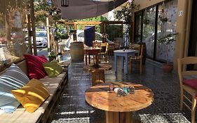 Rhodes Backpackers Boutique Hostel And Apartments